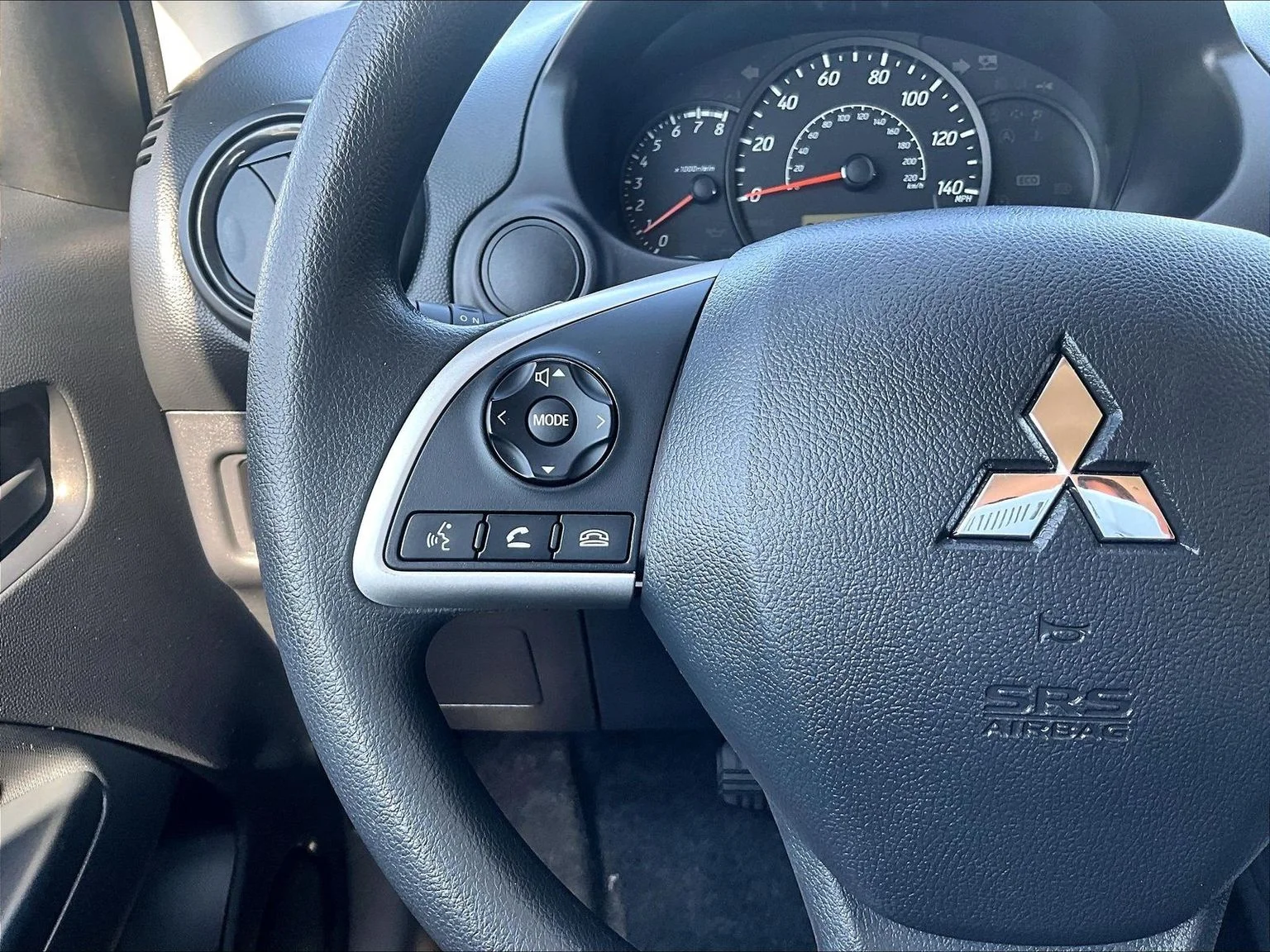 Used 2024 White Mitsubishi ES image 19