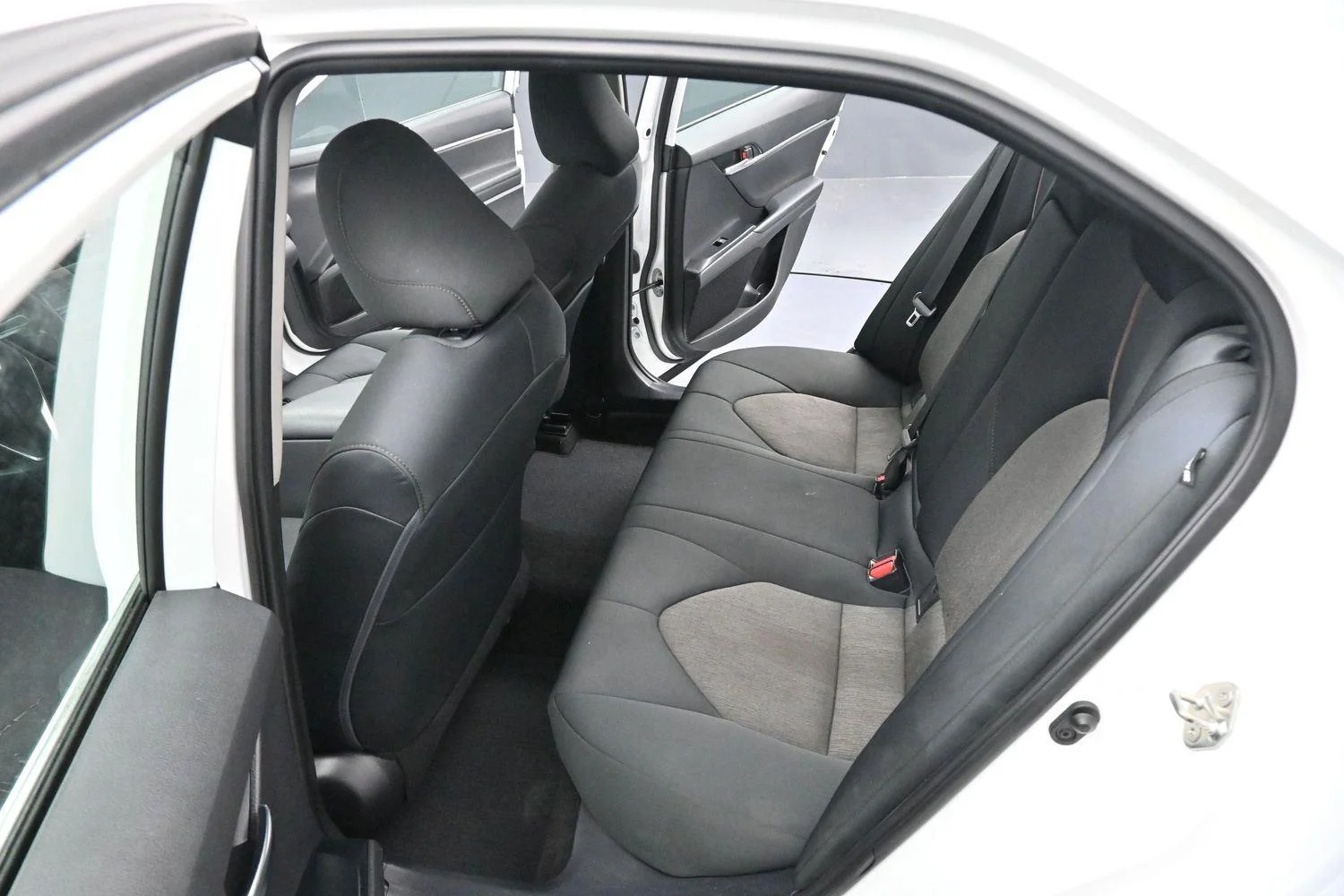 Used 2020 Super White Toyota LE image 26