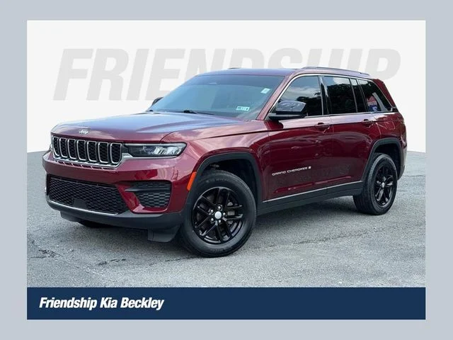 Used 2024 Red Jeep Laredo X image 1
