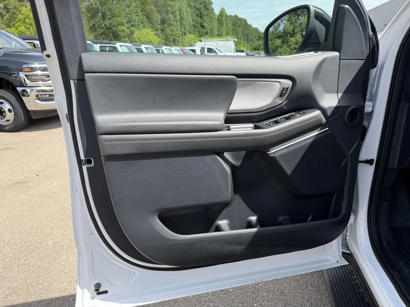 Used 2025 Oxford White Ford Active image 15