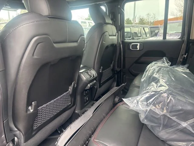 New 2026 Granite Crystal Metallic Clear-Coat Exterior Paint Jeep Rubicon image 16