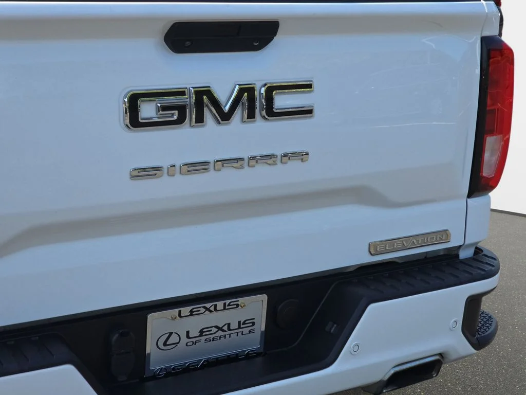 Used 2020 White GMC Elevation image 13