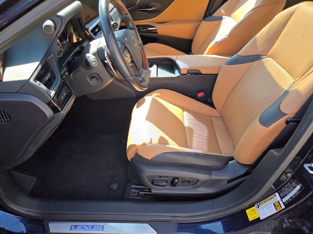 Certified Used 2025 NIGHTFALL MICA Lexus 300h Ultra Luxury image 8