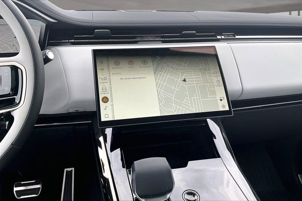 New 2027 Fuji White Land Rover  image 7