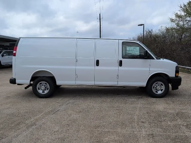 New 2026 Summit White Chevrolet 1WT image 17