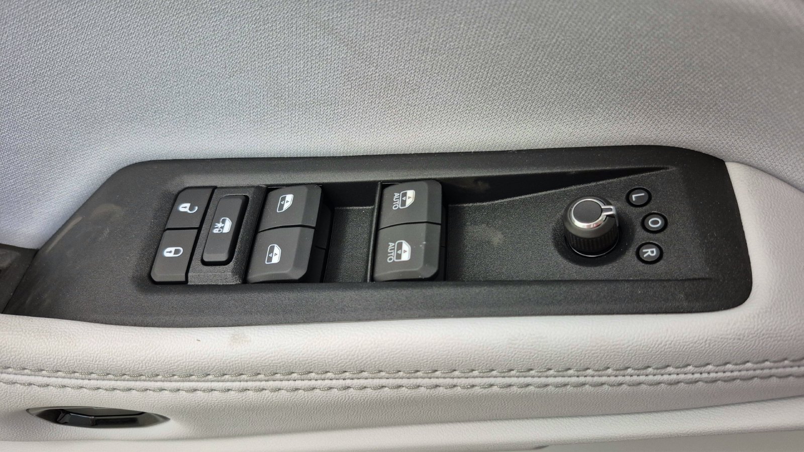 Used 2026 White Jeep Laredo image 22