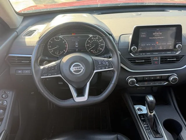 Used 2022 Red Nissan 2.5 SR image 11