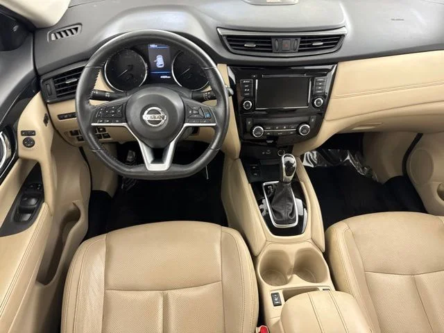 Used 2020 White Nissan SL image 22