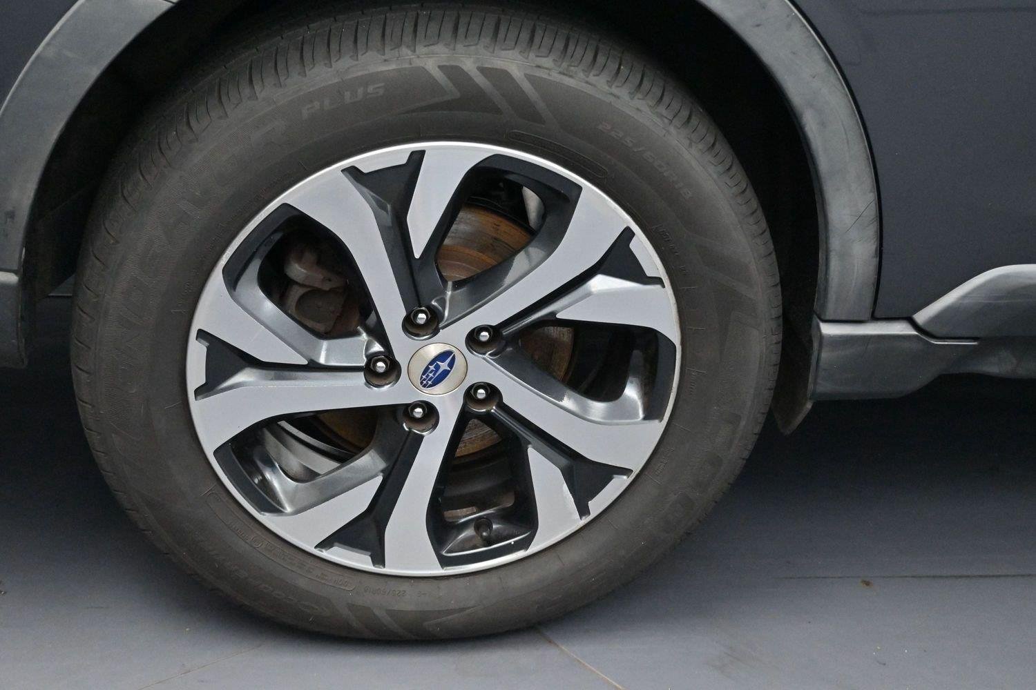Used 2020 Magnetite Gray Metallic Subaru Limited image 35