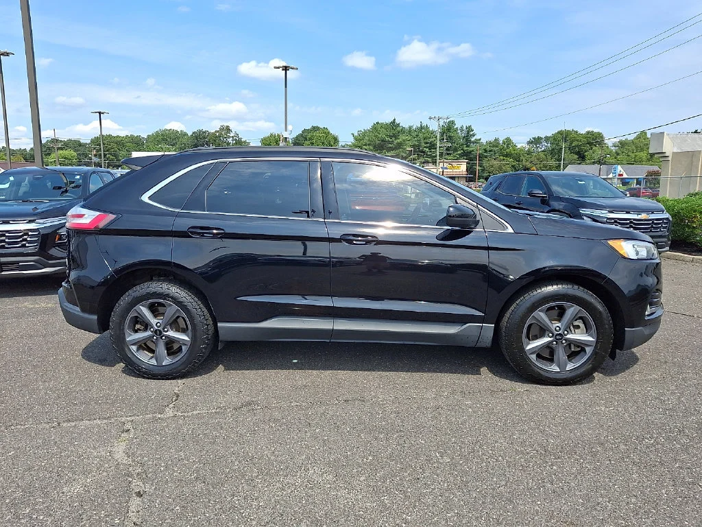 Used 2022 Black Ford SEL image 13