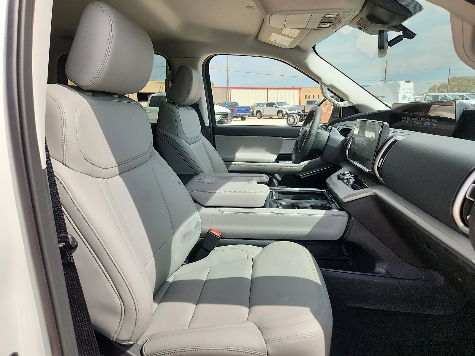 New 2027 Star White Metallic Tri-Coat Ford MAX Active image 17