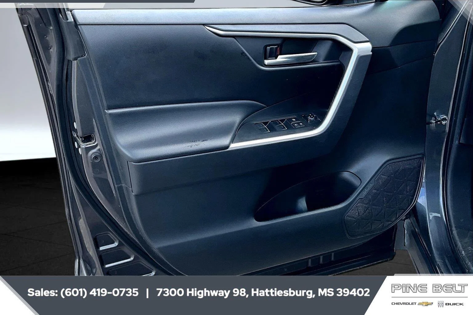 Used 2024 Magnetic Gray Metallic Toyota XLE Premium image 17