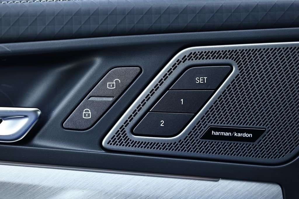 New 2027 C31 BMW xDrive28i image 14