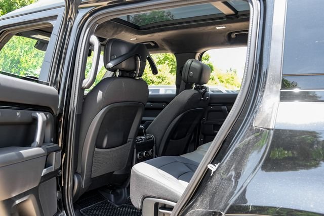 New 2026 Santorini Black Metallic Land Rover V8 image 49