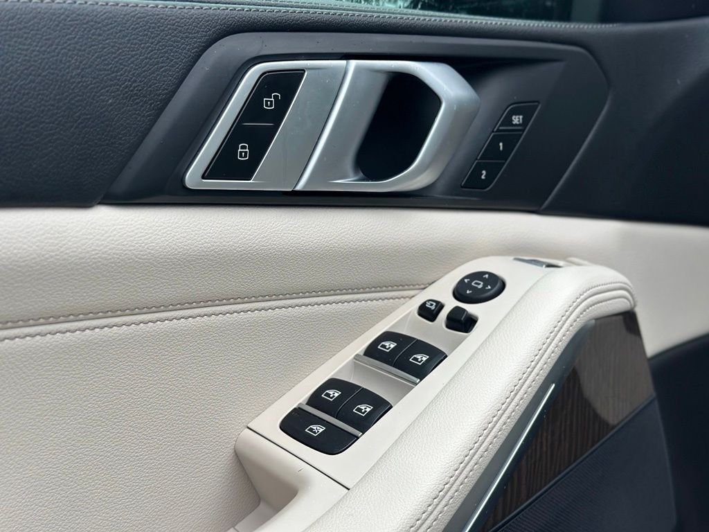 Used 2019 Mineral White Metallic BMW xDrive40i image 19