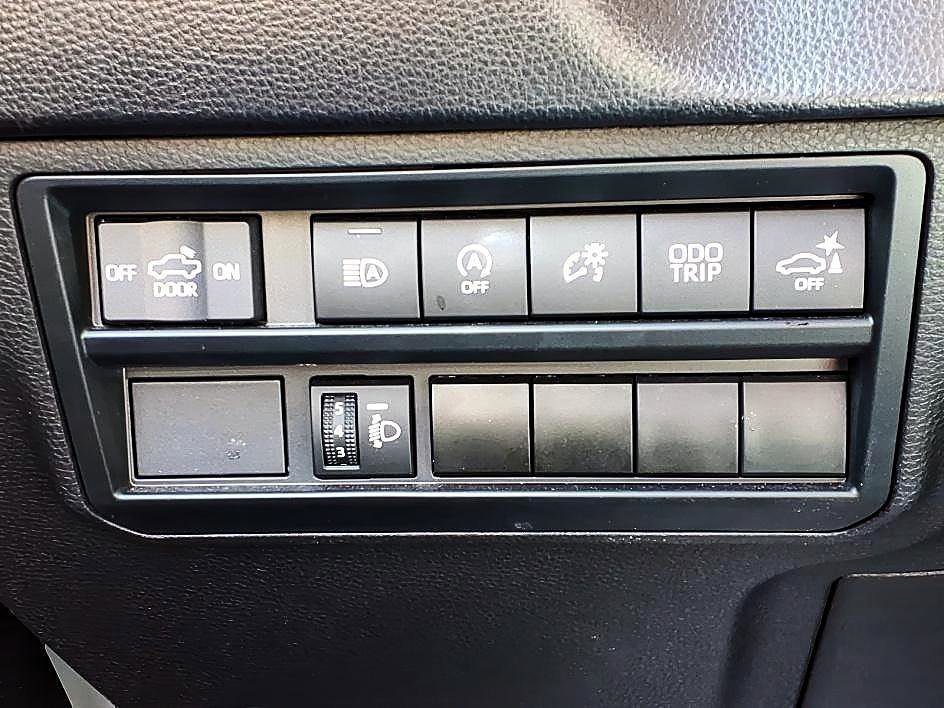 Used 2023 Ice Cap Toyota SR5 image 21