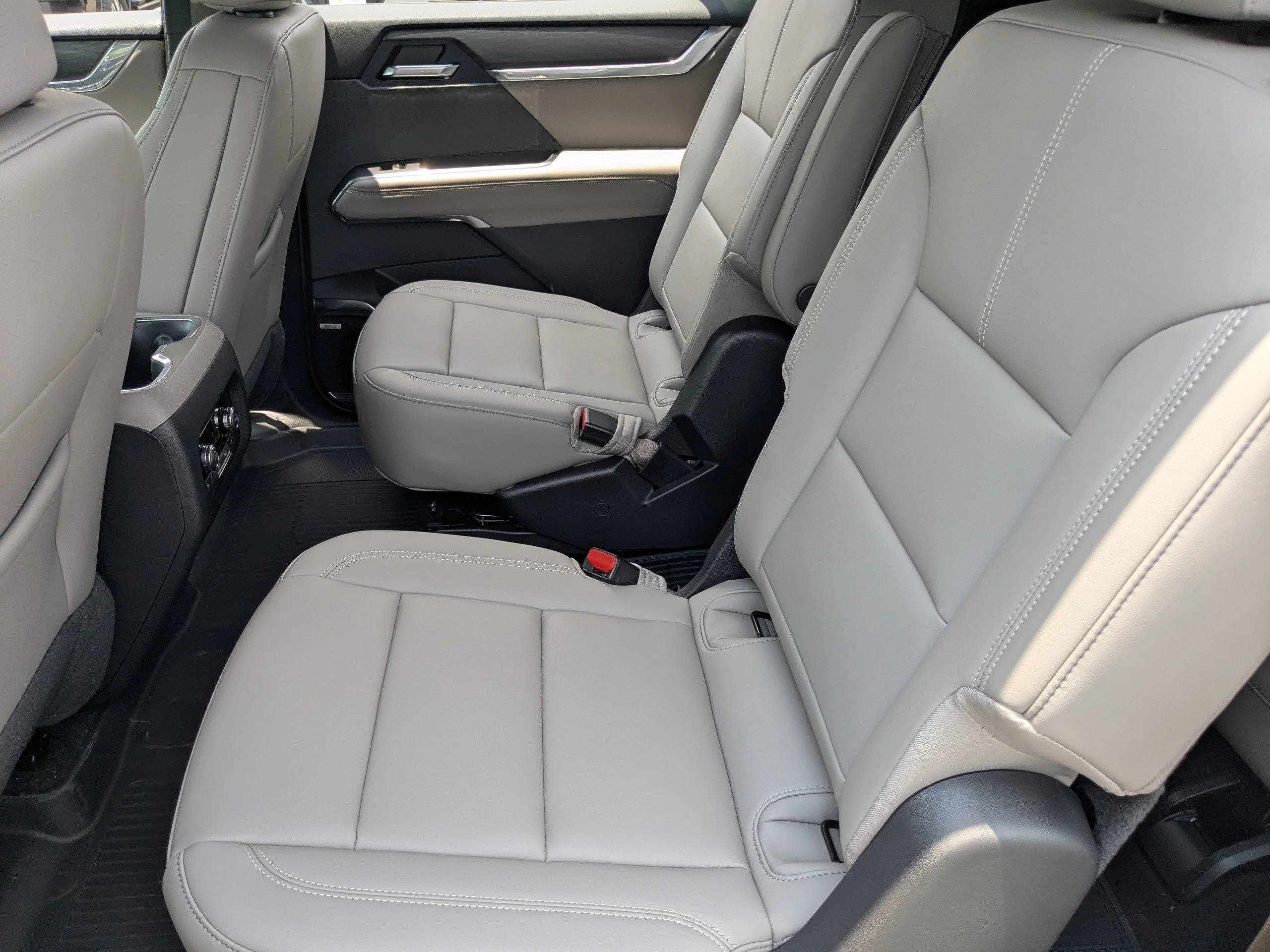 2026 GMC Acadia Elevation - Photo 13