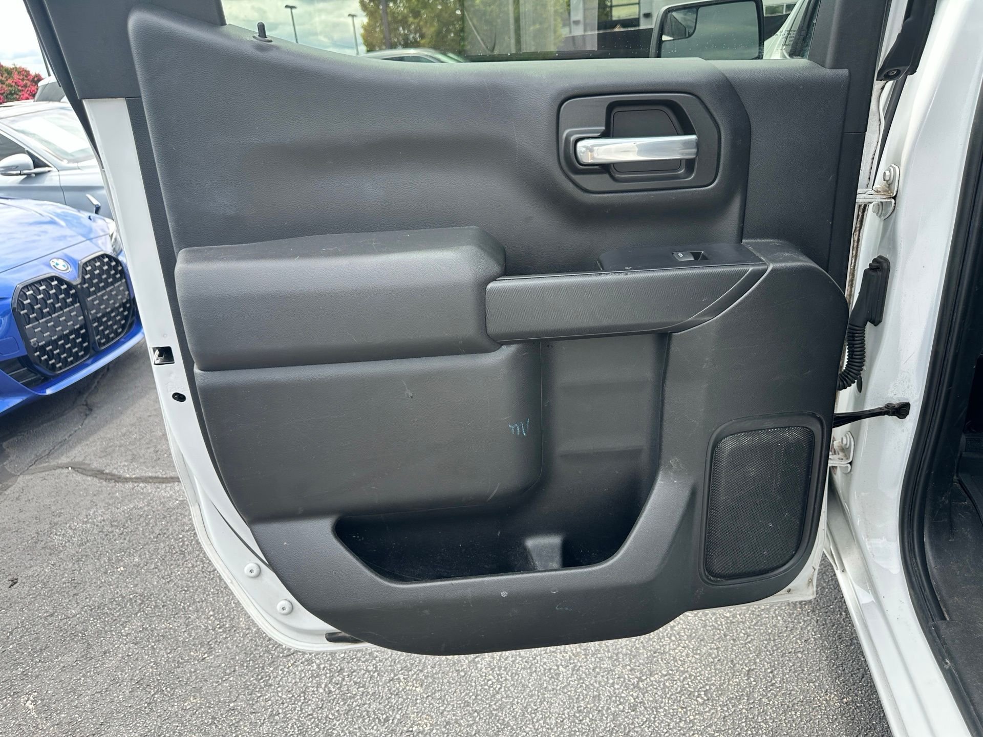 Used 2019 White Chevrolet Custom image 4
