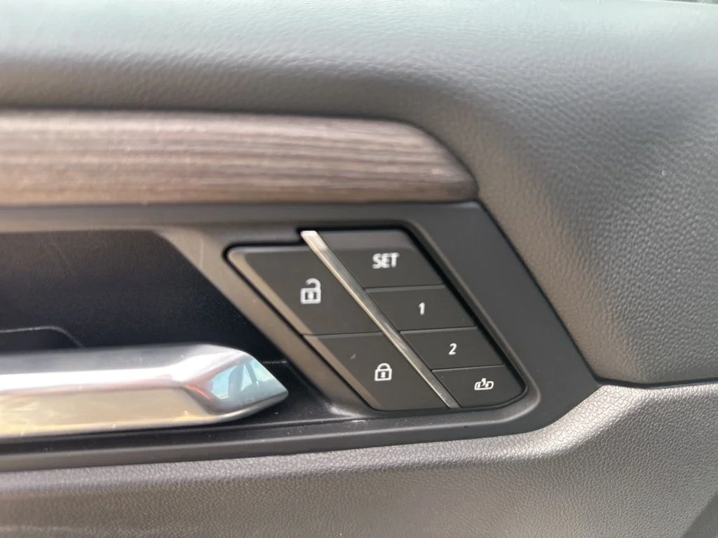 Used 2025 White GMC Denali image 11
