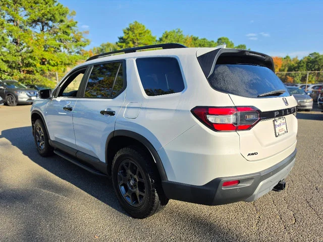 Certified Used 2024 Platinum White Pearl Honda TrailSport image 4