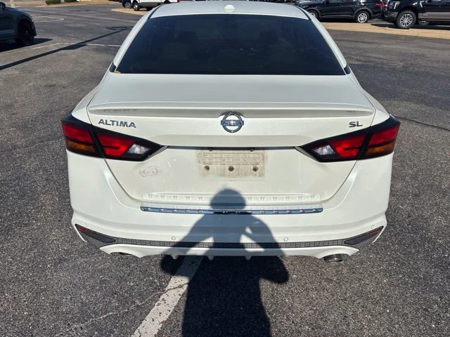 Certified Used 2021 White Nissan 2.5 SL image 16