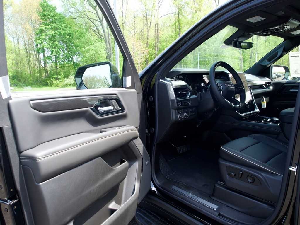 New 2026 Onyx Black GMC Elevation image 9