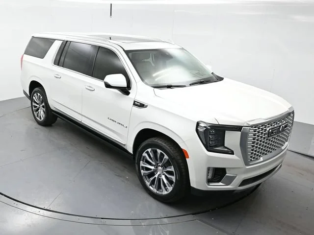 Used 2021 WHITE FROST TRICOAT GMC Denali image 34