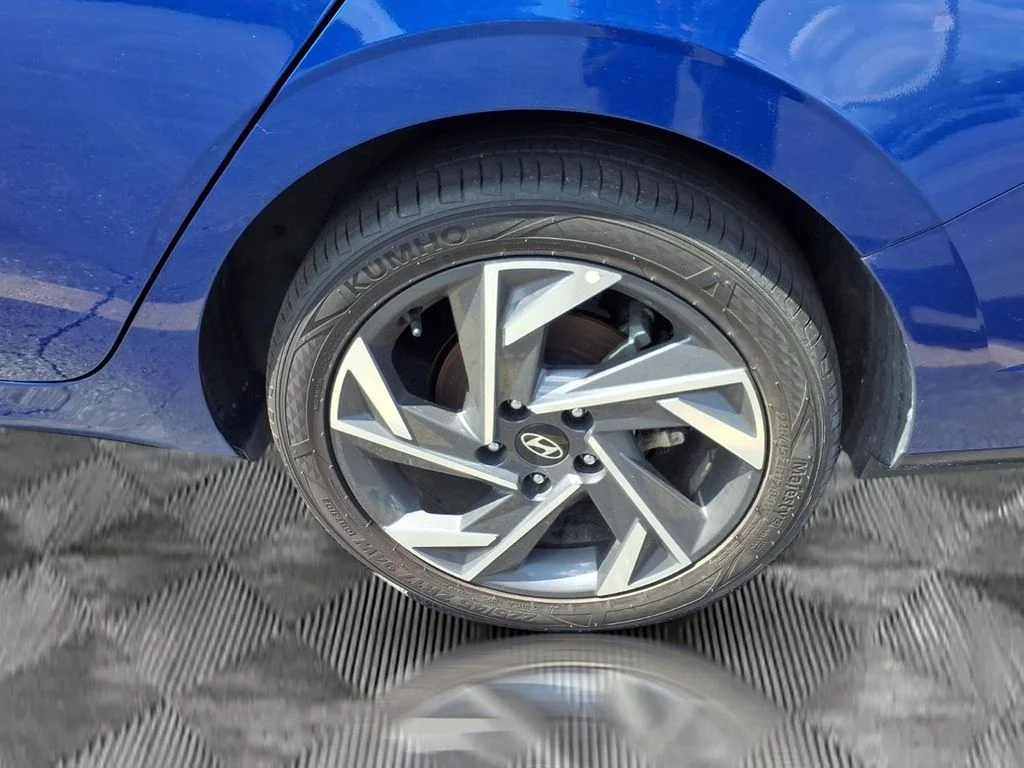 Used 2025 Blue Hyundai SEL Convenience image 22