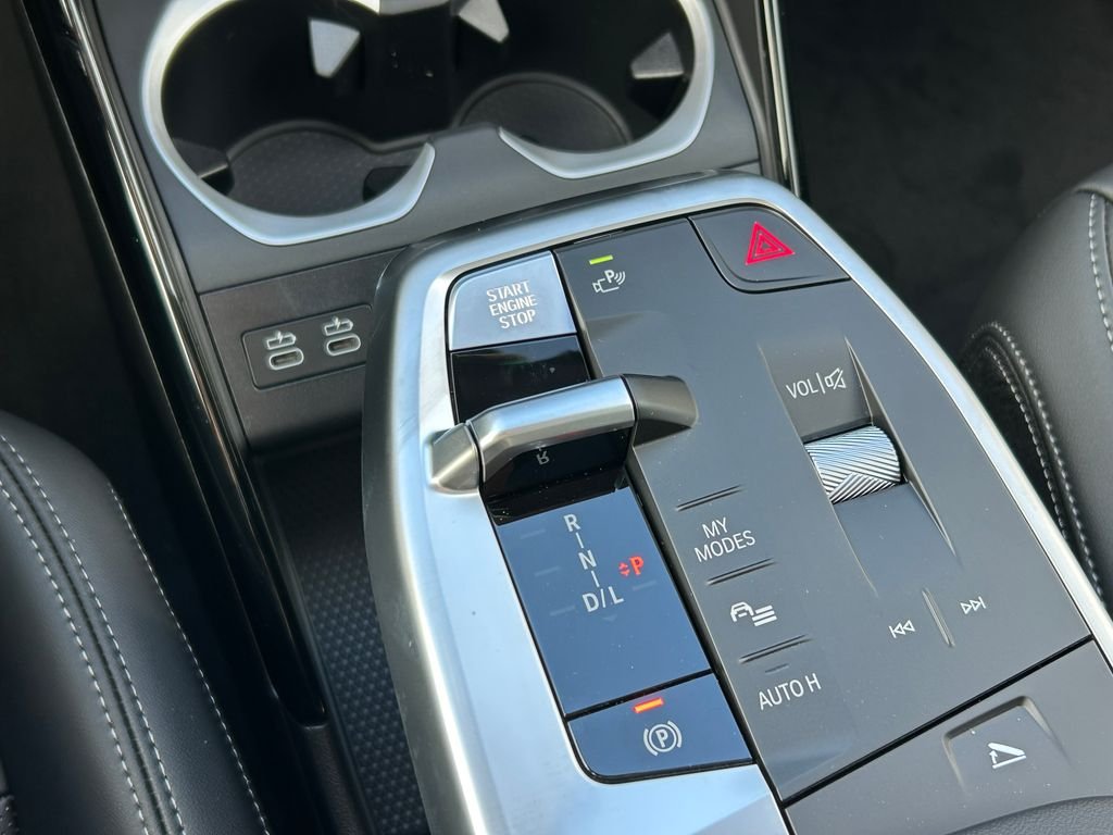 New 2026 Cape York Green Metallic BMW xDrive28i image 28