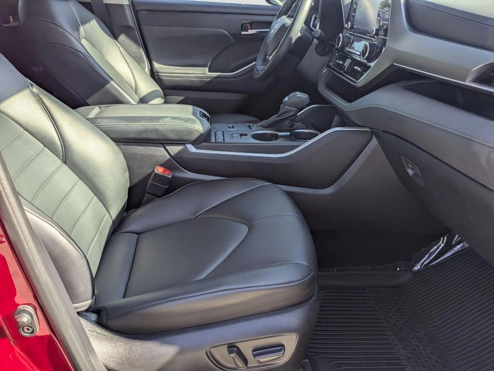 Used 2022 Ruby Flare Pearl Toyota XLE image 22