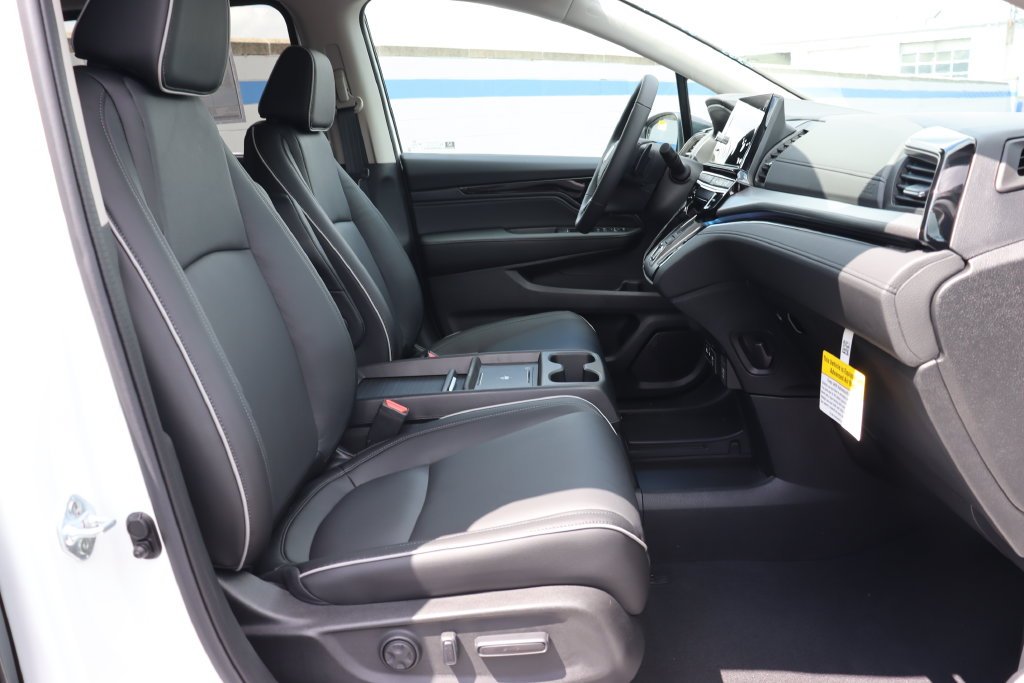New 2027 Platinum White Pearl Honda Touring image 22
