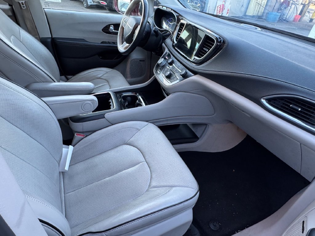 Used 2021 Red Chrysler Limited image 7