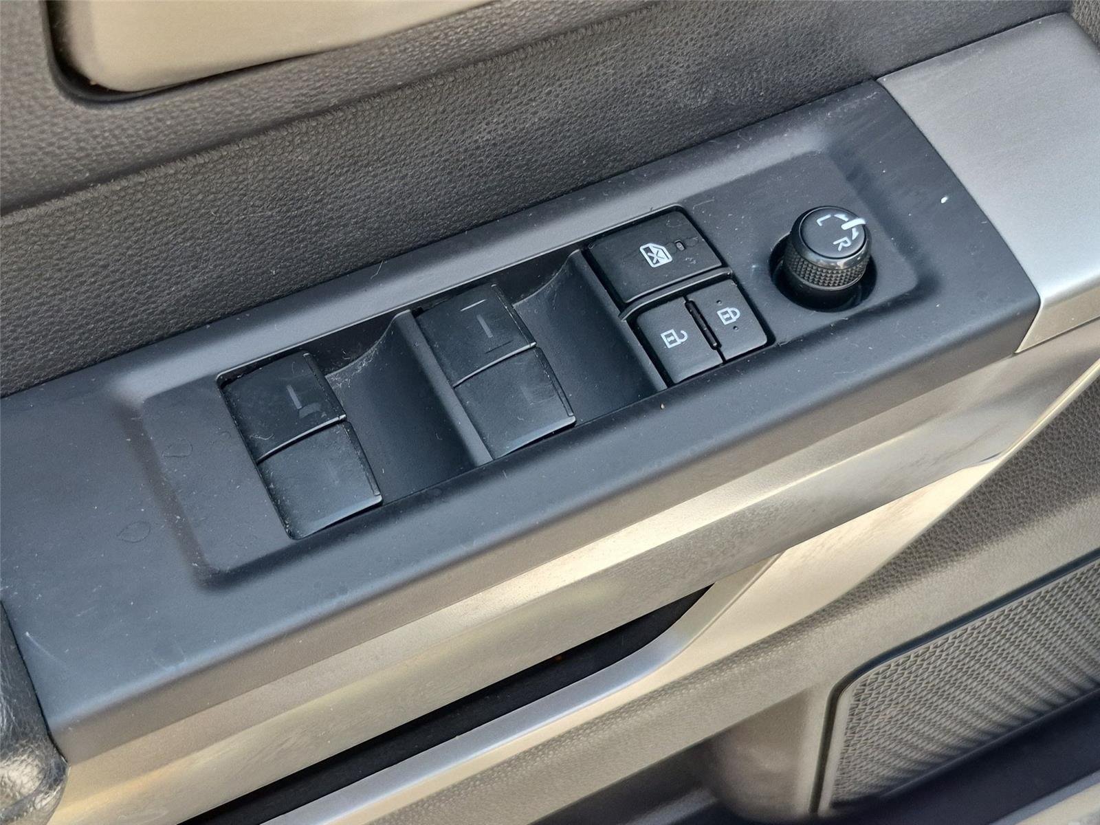 Used 2023 Ice Cap Toyota SR5 image 16