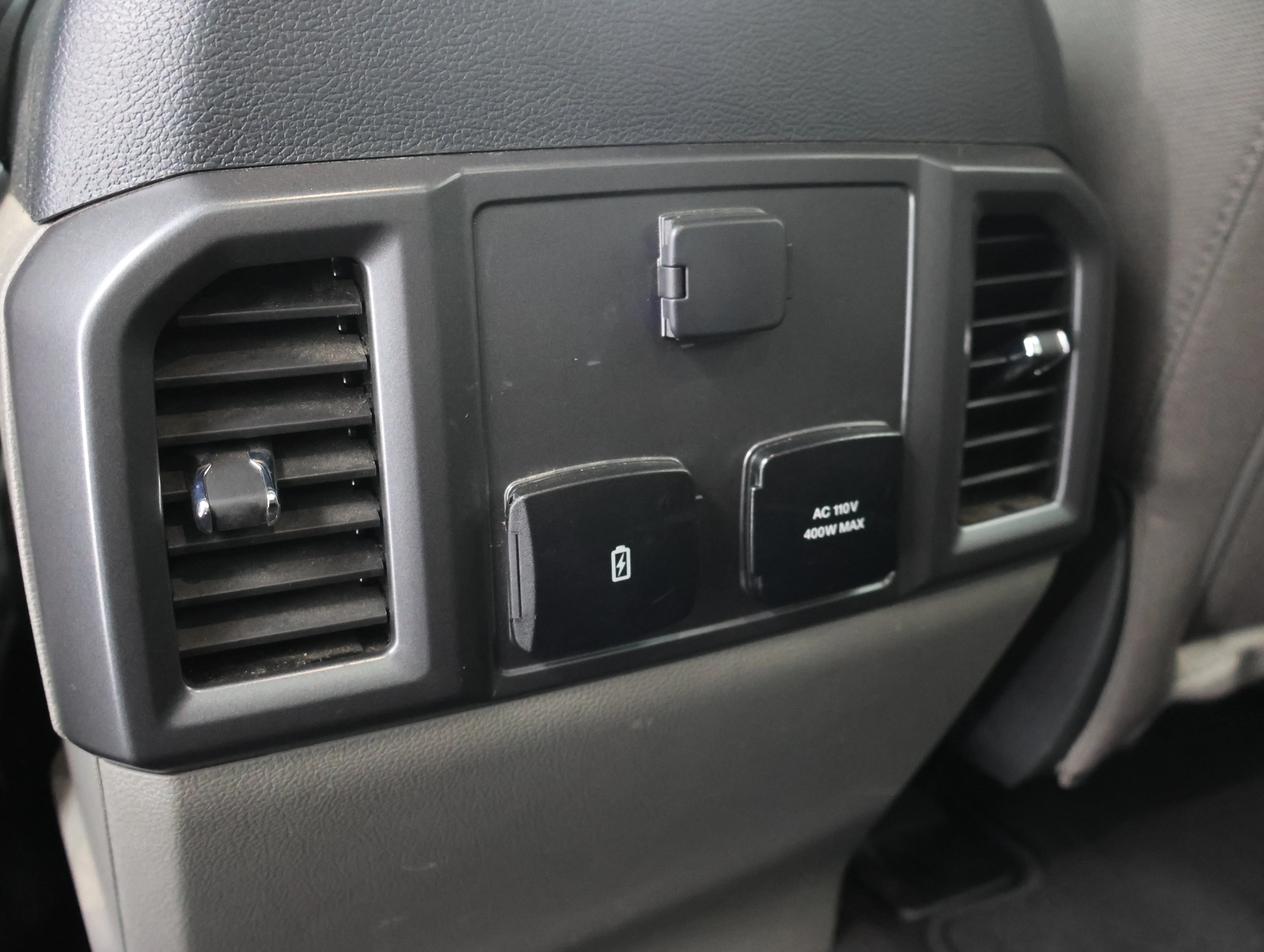 Used 2022 Oxford White Ford XLT image 35