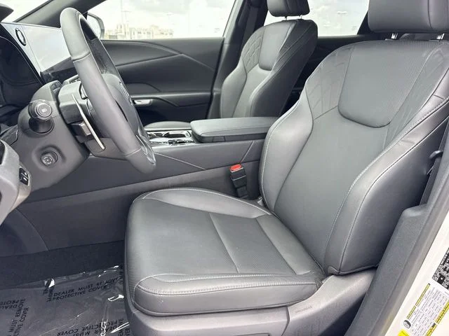 Used 2025 White Lexus 350 Premium image 11