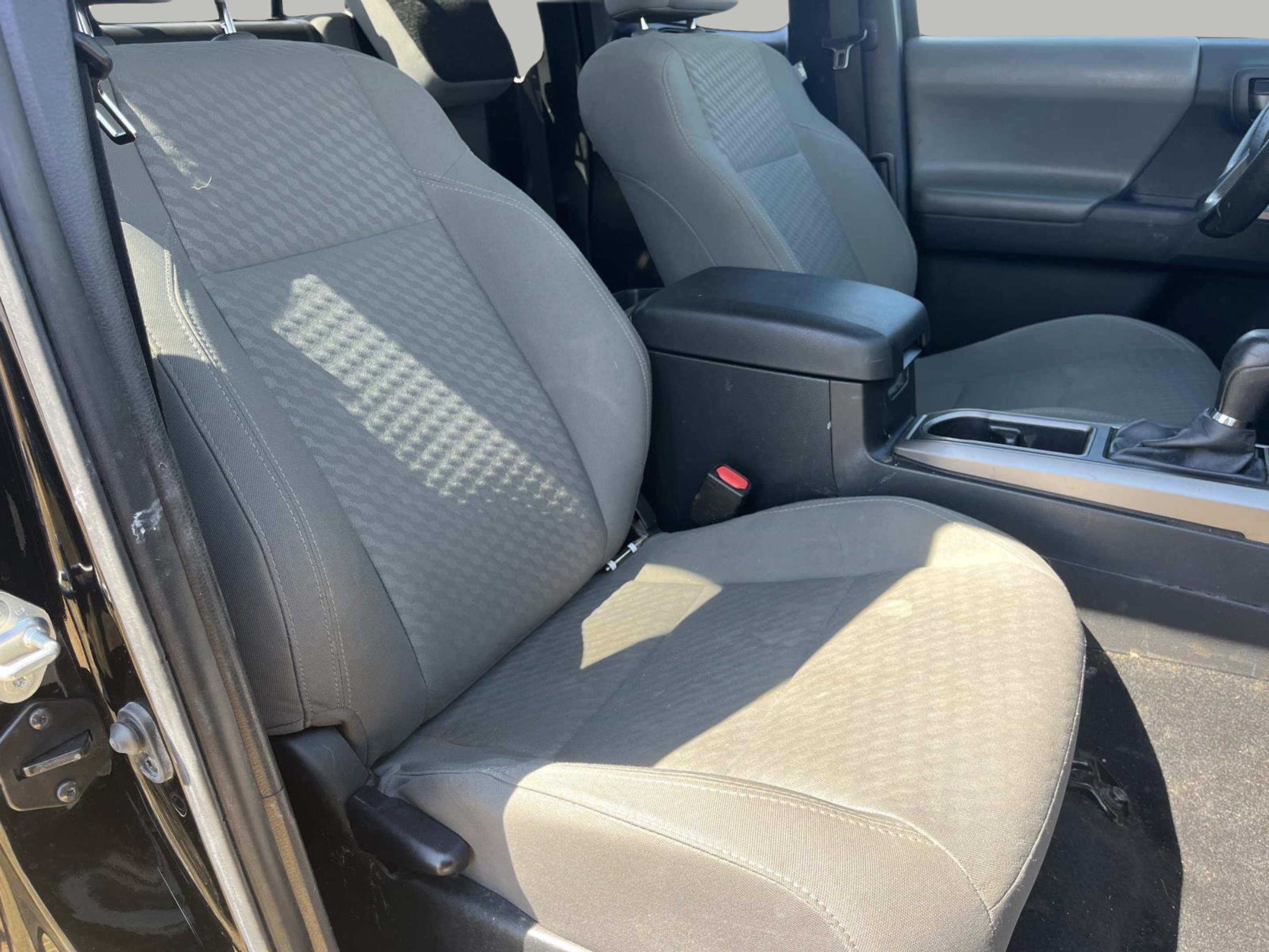 Used 2022 Midnight Black Metallic Toyota SR5 image 15