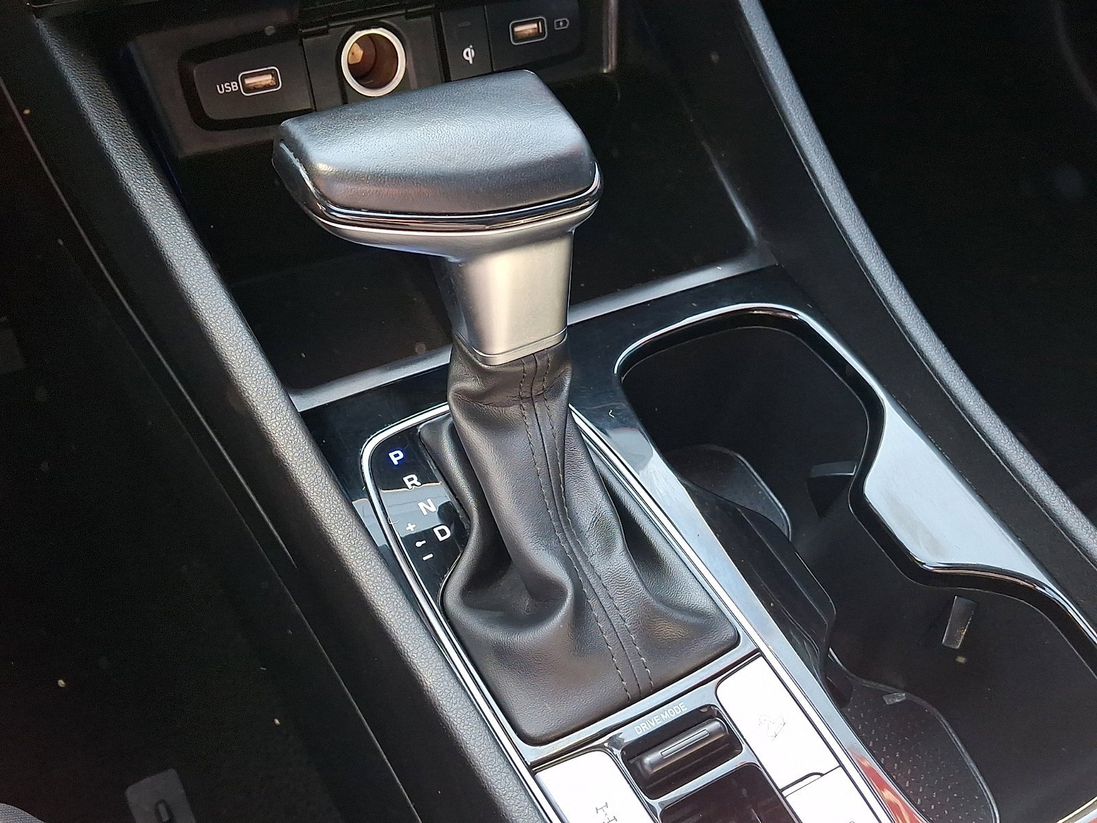 Used 2024 Phantom Black Hyundai Limited image 14