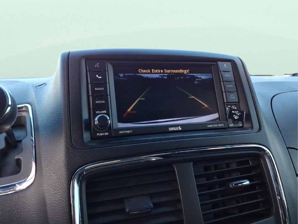 Used 2019 White Dodge SXT image 25
