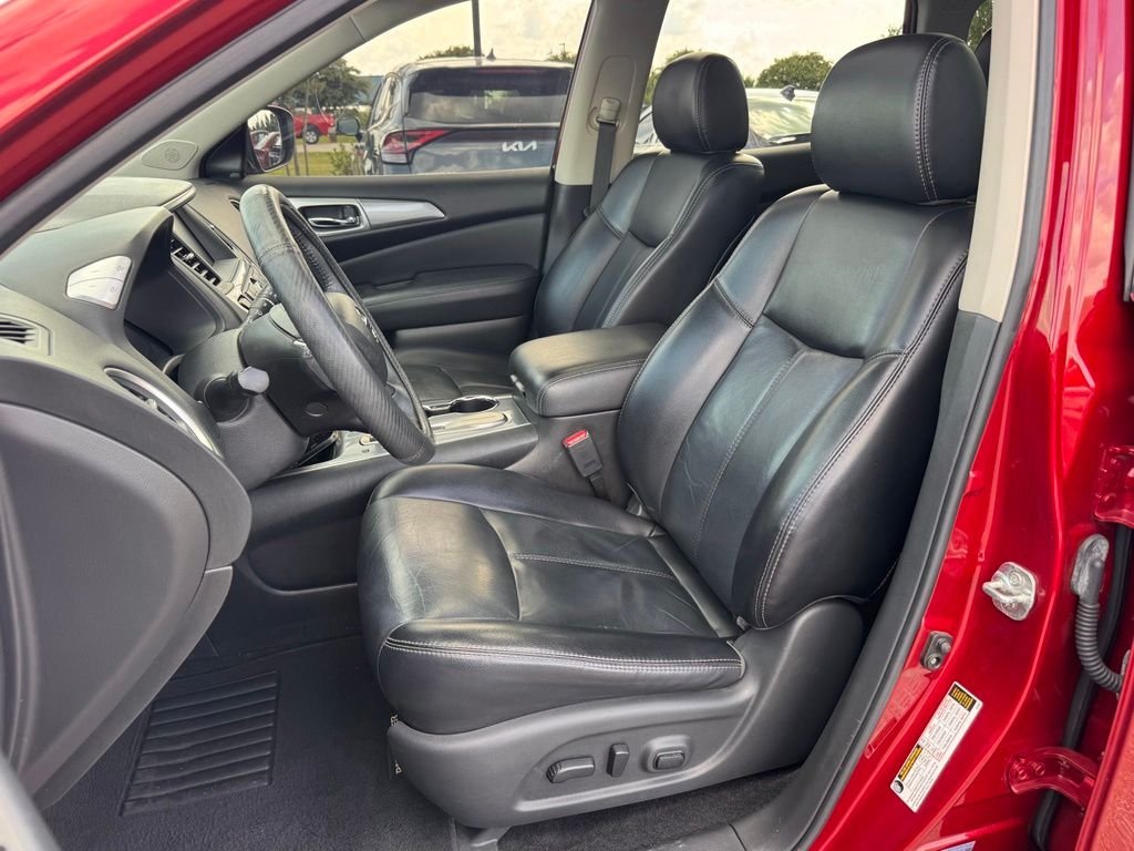 Used 2018 Red Nissan SL image 17