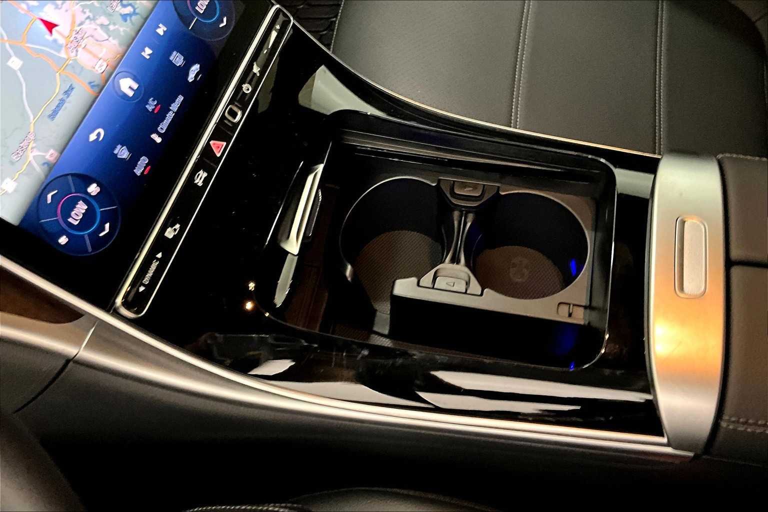 2025 Mercedes-Benz C-Class Sedan C 300 - Photo 19