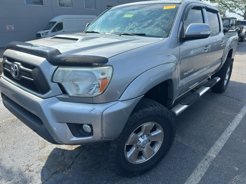 Used 2015 Silver Sky Metallic Toyota Base V6 (A5) image 2