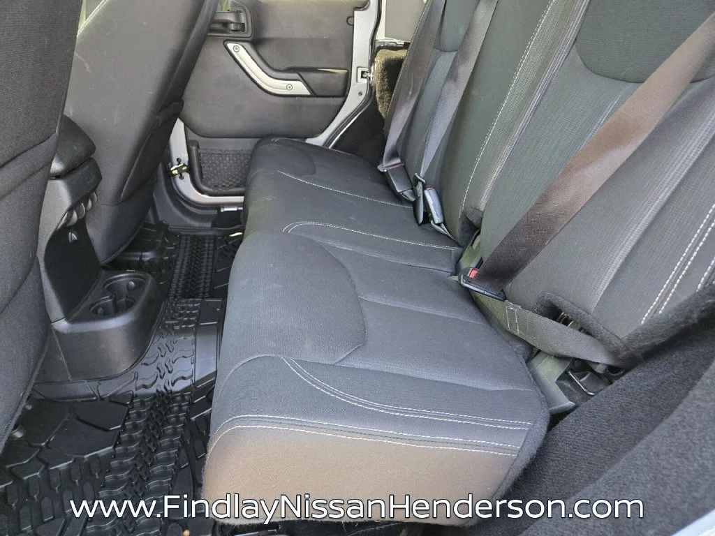Used 2017 Silver Jeep Unlimited Rubicon image 11