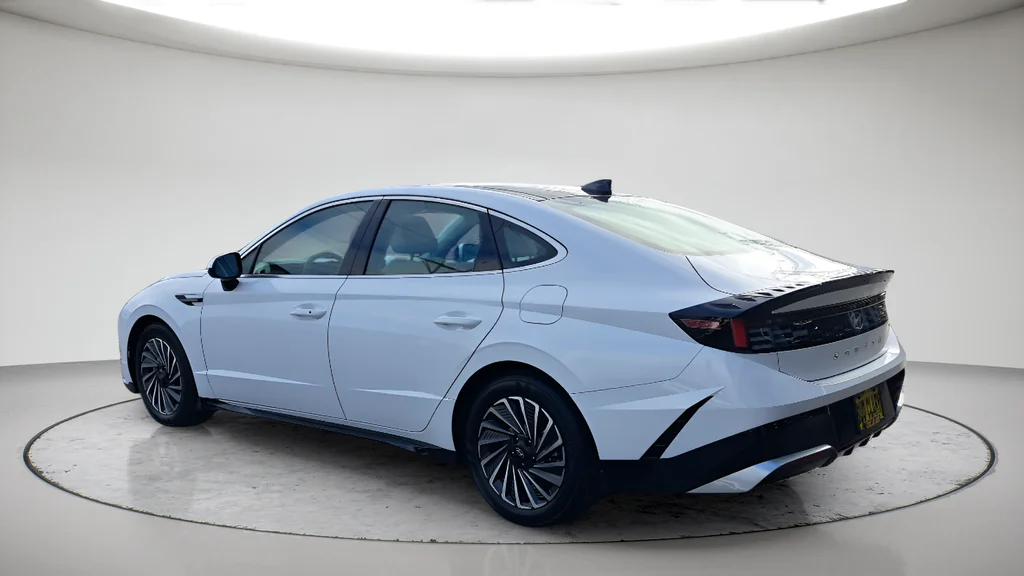 Used 2026 White Hyundai SEL image 5