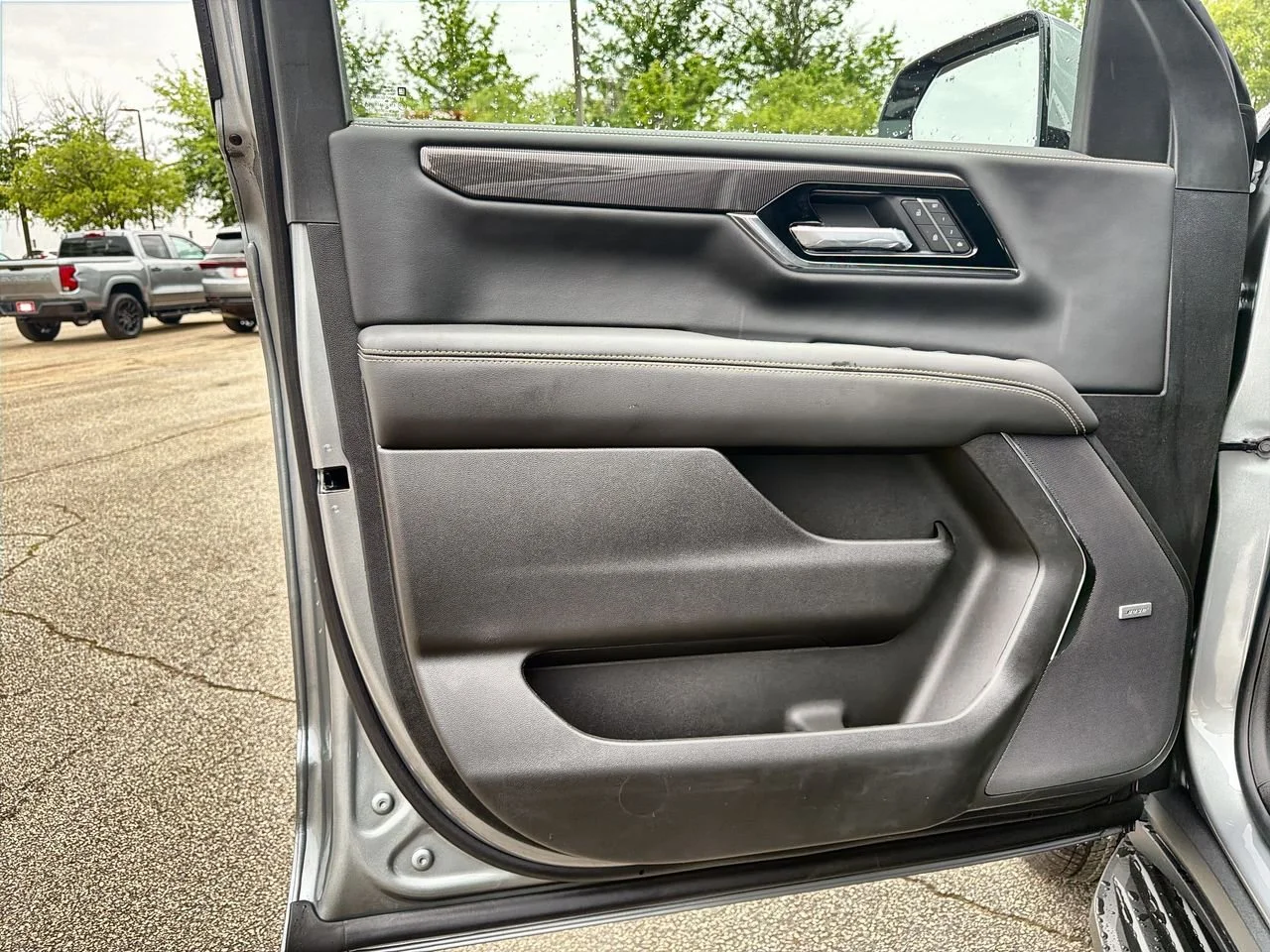 New 2026 Sterling Metallic GMC Elevation image 18