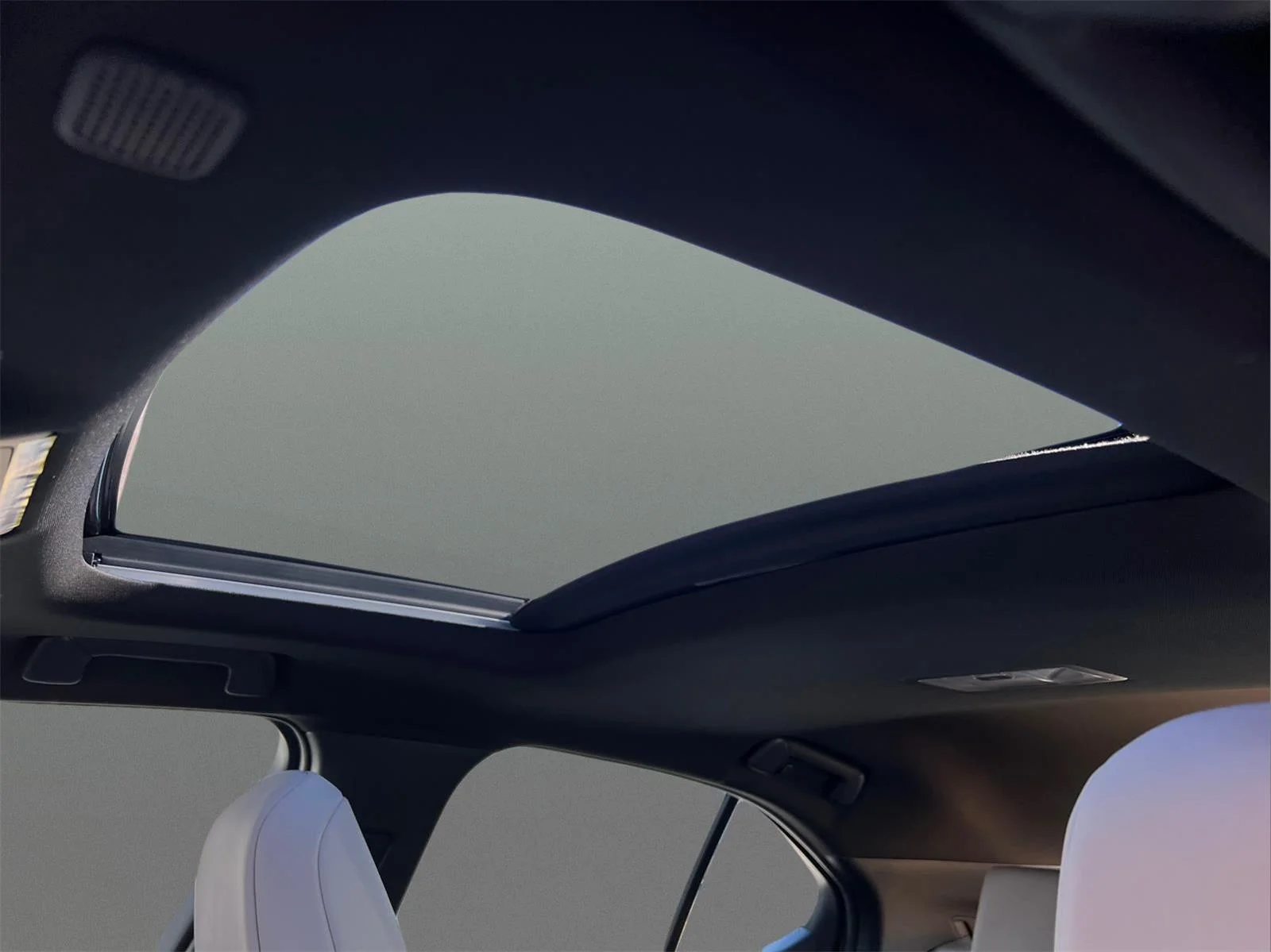2025 Lexus UX - Photo 20
