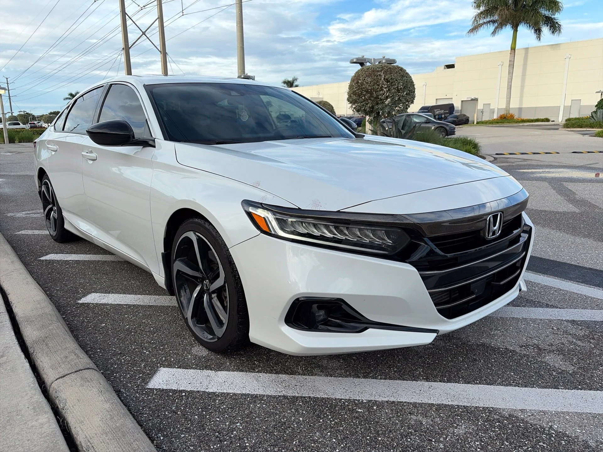 Certified Used 2022 Platinum White Pearl Honda Sport 2.0T image 3