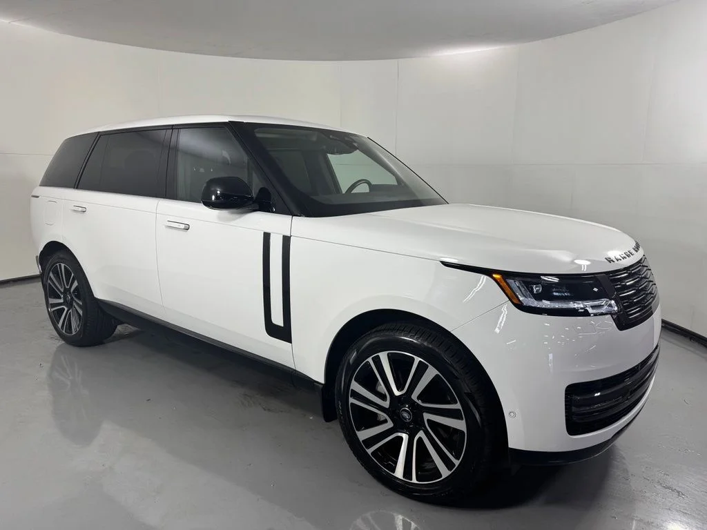 Used 2025 Fuji White Land Rover SE image 3