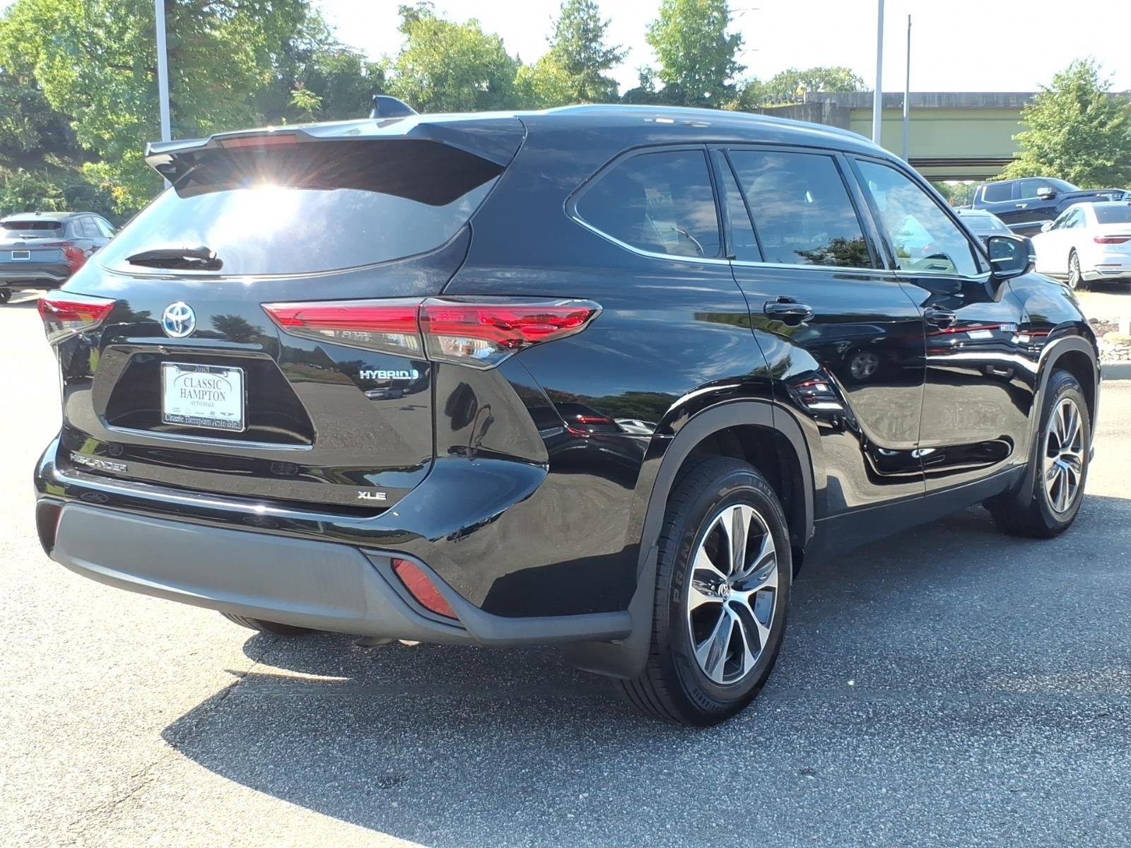 Used 2020 Midnight Black Metallic Toyota Hybrid XLE image 8