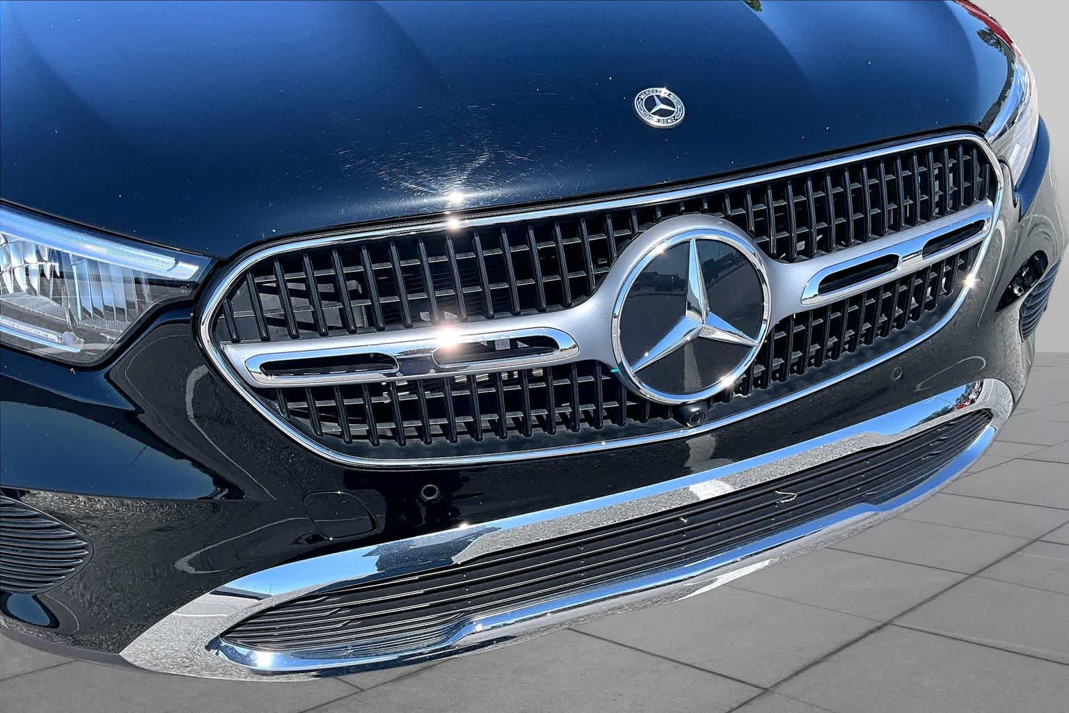 Used 2025 Black Mercedes-Benz GLC 300 image 30
