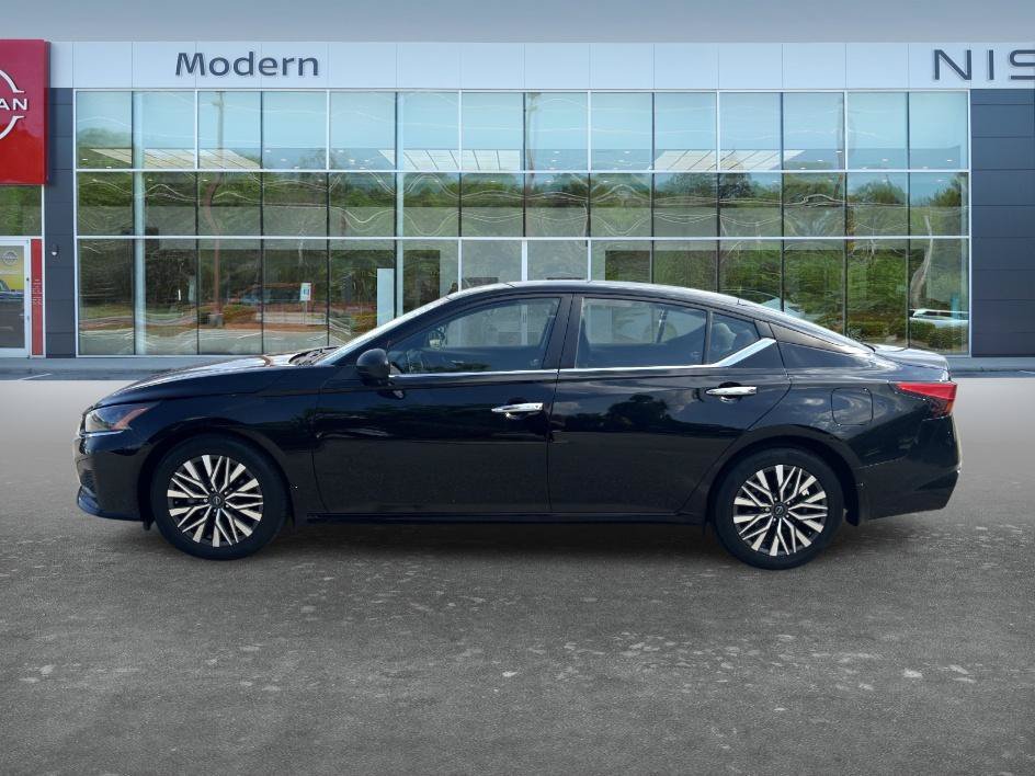 Used 2024 Super Black Nissan 2.5 SV image 8